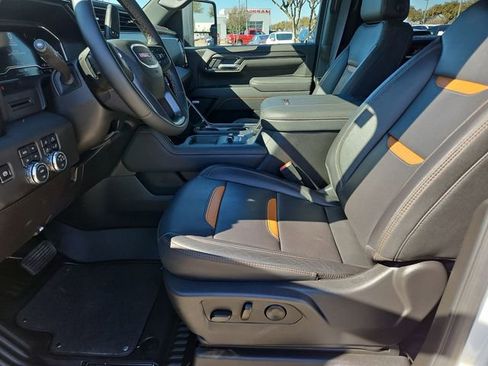 Used 2025 GMC Sierra 2500 AT4 image 19
