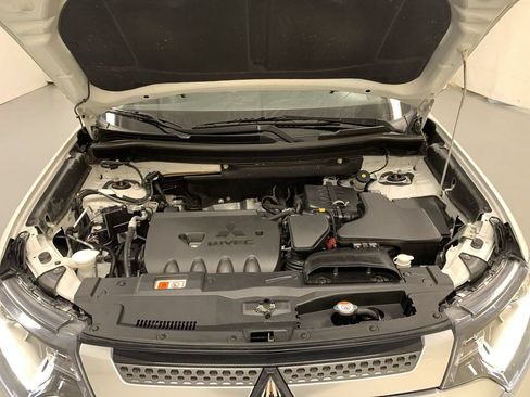 Used 2019 Mitsubishi Outlander SE AWD/4WD image 24