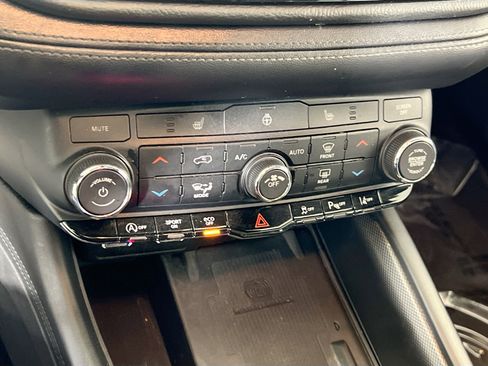 Used 2022 Dodge Durango GT image 16