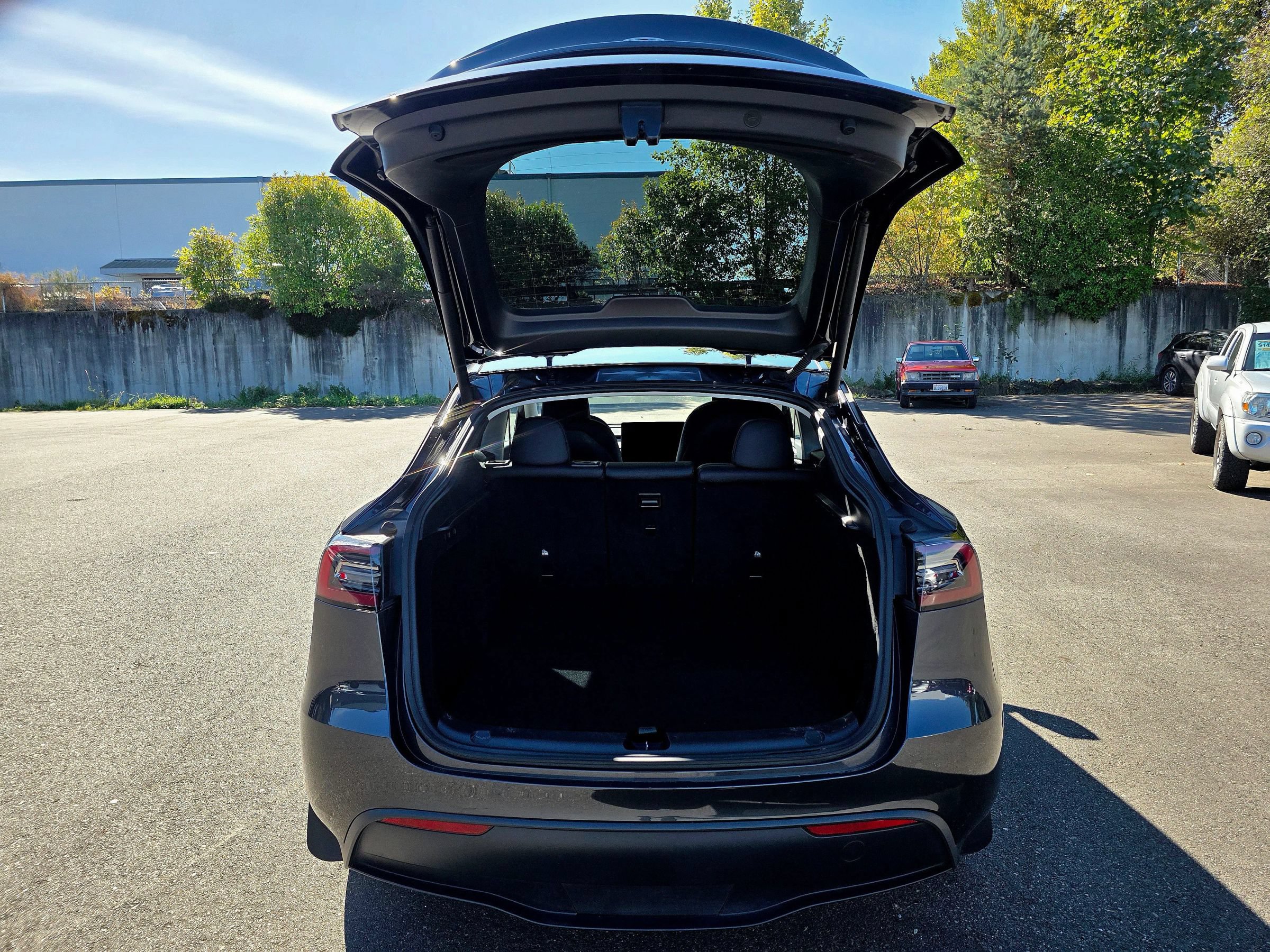 Used 2024 Tesla Model Y Long Range AWD/4WD image 57