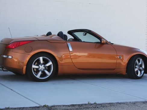 Used 2006 Nissan 350Z Touring RWD image 13