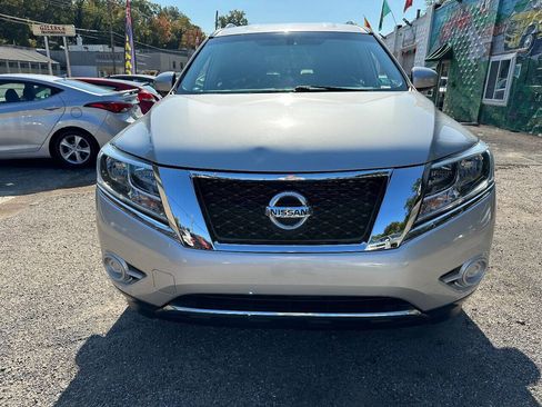 Used 2016 Nissan Pathfinder S image 2