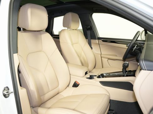 New 2026 Porsche Macan image 35