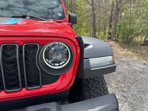 Used 2024 Jeep Wrangler Unlimited Rubicon 4xe AWD/4WD image 3