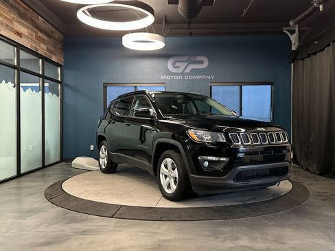 Used 2020 Jeep Compass Latitude w/ Cold Weather Group AWD/4WD image 1