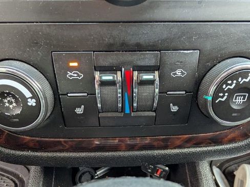 Used 2013 Chevrolet Impala LTZ FWD image 4