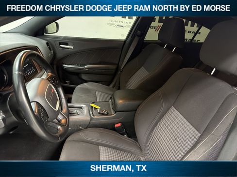 Used 2022 Dodge Charger SXT w/ Blacktop Package RWD image 7