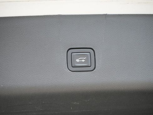 Used 2023 Chevrolet Traverse LT w/ LT Premium Package image 12