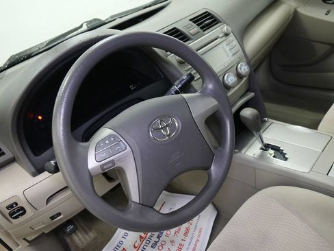 Used 2010 Toyota Camry LE FWD image 11