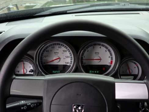 Used 2010 Dodge Challenger SE image 13