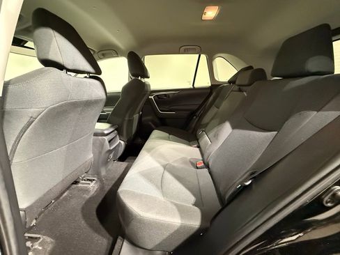 Used 2021 Toyota RAV4 LE image 18