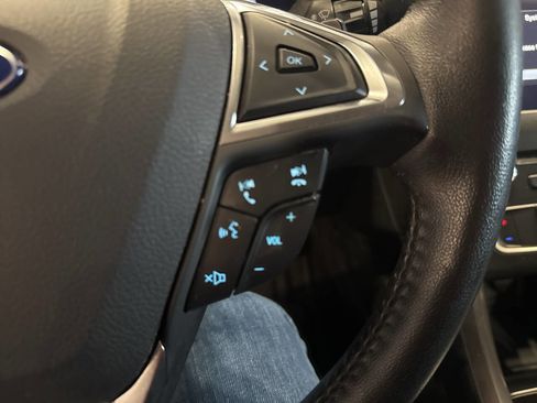 Used 2017 Ford Fusion SE w/ Equipment Group 201A image 30