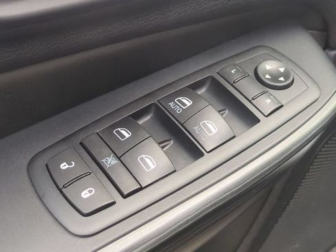 Used 2016 Jeep Cherokee Trailhawk AWD/4WD image 12