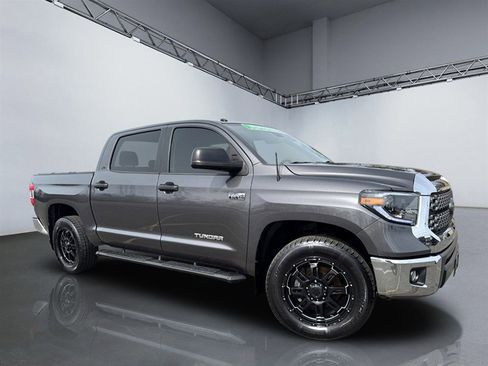 Used 2018 Toyota Tundra SR5 w/ SR5 Upgrade Package image 26