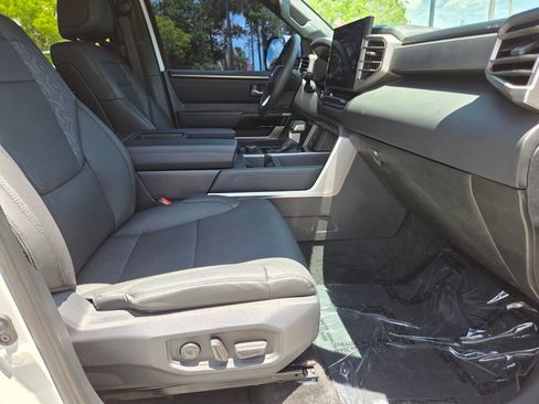 Used 2025 Toyota Tundra Limited AWD/4WD image 10
