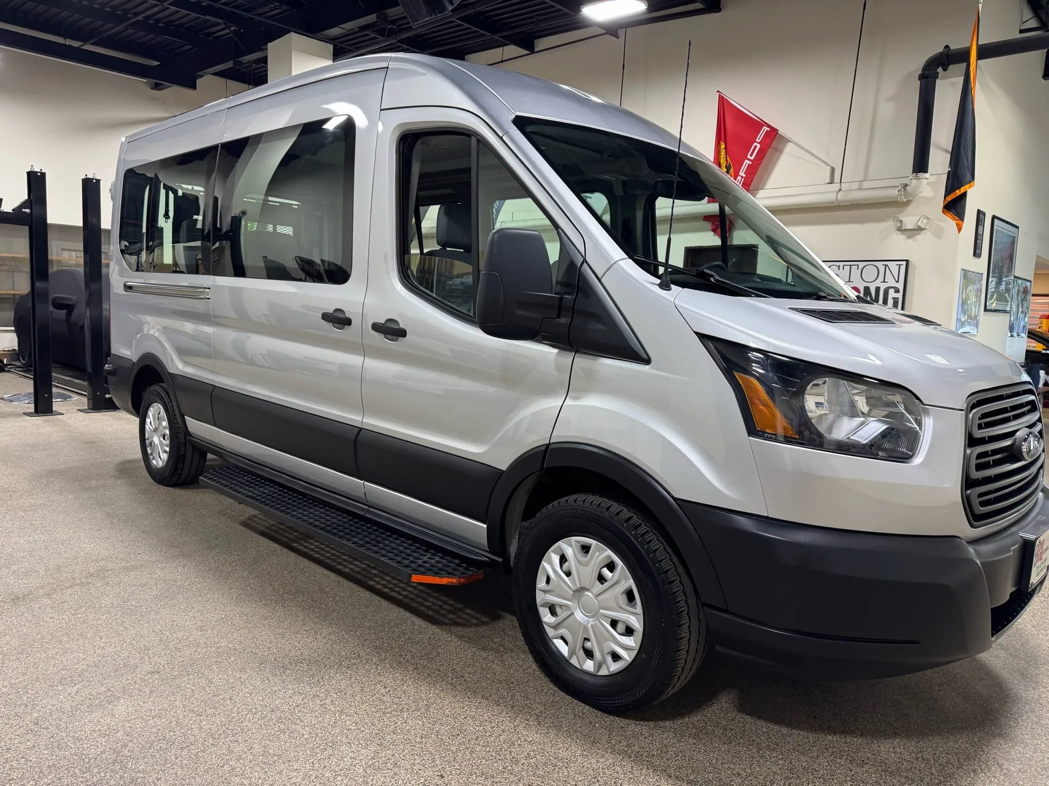Used 2019 Ford Transit 250 148 Medium Roof RWD image 13