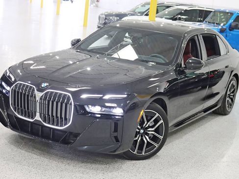 Used 2025 BMW 740i xDrive image 5