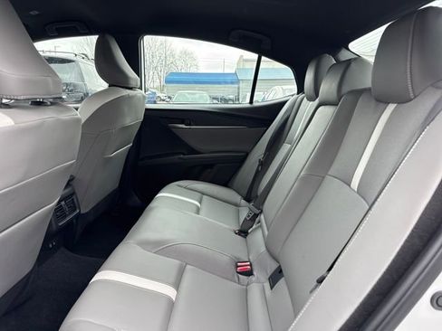 Used 2025 Toyota Camry SE image 11
