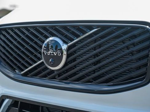 New 2026 Volvo XC60 B5 Plus w/ Climate Package AWD/4WD image 12