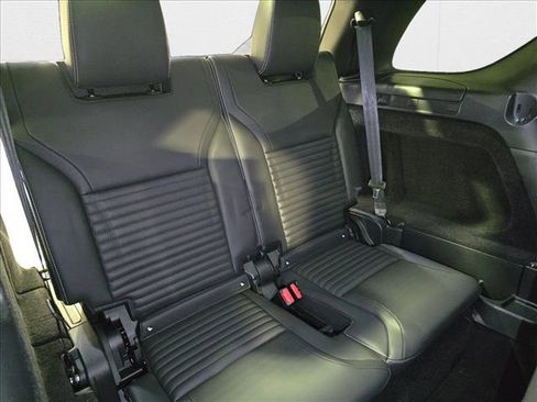 Certified 2024 Land Rover Discovery Dynamic SE image 7