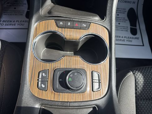 Used 2021 GMC Acadia SLE w/ Driver Convenience Package FWD image 34