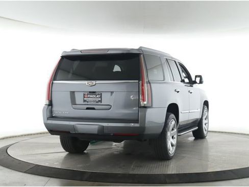 Used 2019 Cadillac Escalade Luxury AWD/4WD image 7