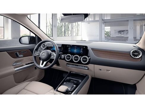 Used 2023 Mercedes-Benz GLA 250 4MATIC w/ Premium Package image 6