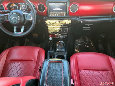 Used 2023 Jeep Wrangler Unlimited Rubicon AWD/4WD image 17