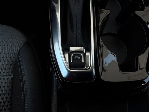 Used 2025 Chevrolet Trax LT FWD image 21