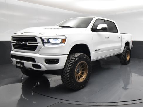 Used 2024 RAM 1500 Laramie AWD/4WD image 2
