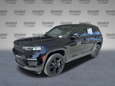 Used 2023 Jeep Grand Cherokee Limited w/ Black Appearance Package image 4