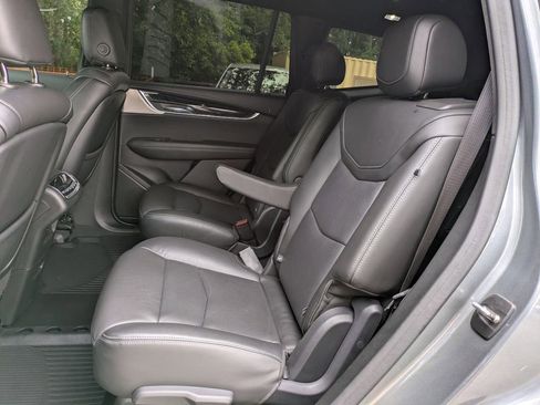 Used 2021 Cadillac XT6 Premium Luxury FWD image 17