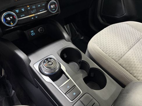 Used 2021 Ford Escape SE image 12