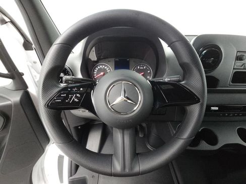Used 2025 Mercedes-Benz Sprinter 2500 image 11