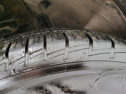 Used 2021 Toyota Highlander XLE image 4