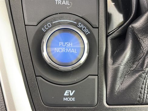 Used 2023 Toyota RAV4 XSE AWD/4WD image 27