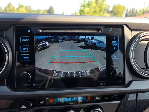 Used 2016 Toyota Tacoma TRD Sport AWD/4WD image 16