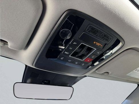 Used 2025 Kia Carnival SX w/ SX Dark Edition Package image 34