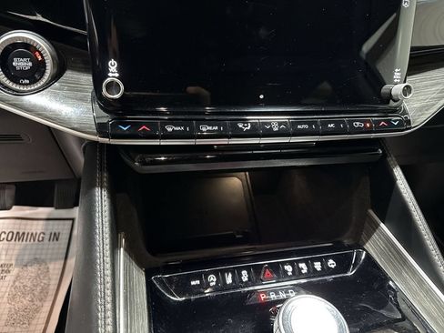 Used 2022 Jeep Wagoneer Series III w/ Premium Group I RWD image 17