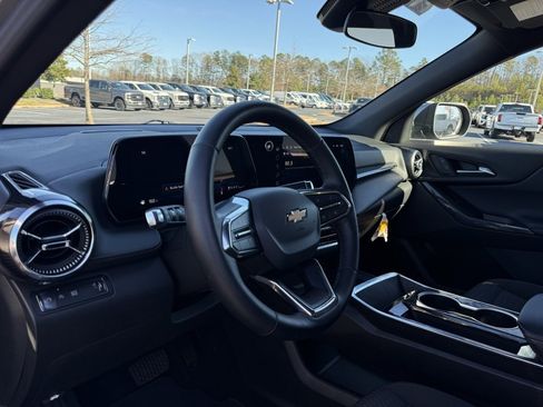 Used 2025 Chevrolet Equinox LT image 10