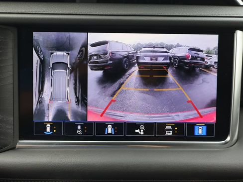Used 2021 GMC Yukon Denali w/ Denali Premium Package AWD/4WD image 11