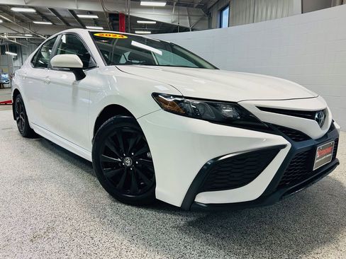 Used 2024 Toyota Camry SE FWD image 1