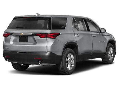 Used 2023 Chevrolet Traverse Premier FWD image 3