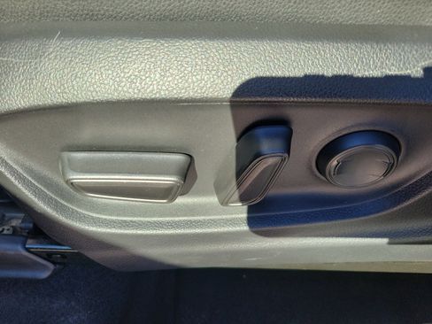 Used 2022 Toyota Corolla Cross XLE image 20