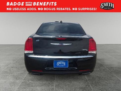 Used 2018 Chrysler 300 C w/ Safetytec Plus Group RWD image 5