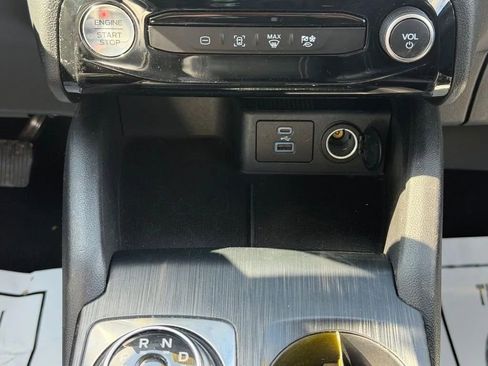 Used 2023 Ford Escape SE image 25