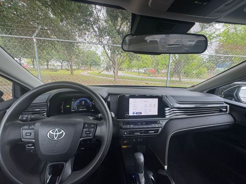 Used 2025 Toyota Camry LE image 33