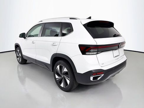 New 2026 Volkswagen Taos SE AWD/4WD image 5