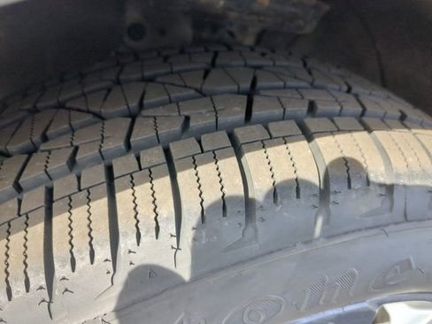 Used 2024 Chevrolet Equinox RS w/ RS Leather Package image 32