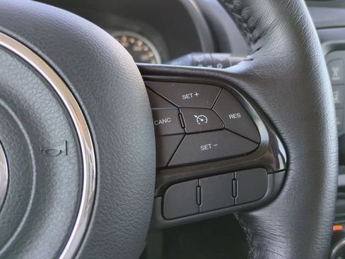 Used 2017 Jeep Renegade Altitude FWD image 24